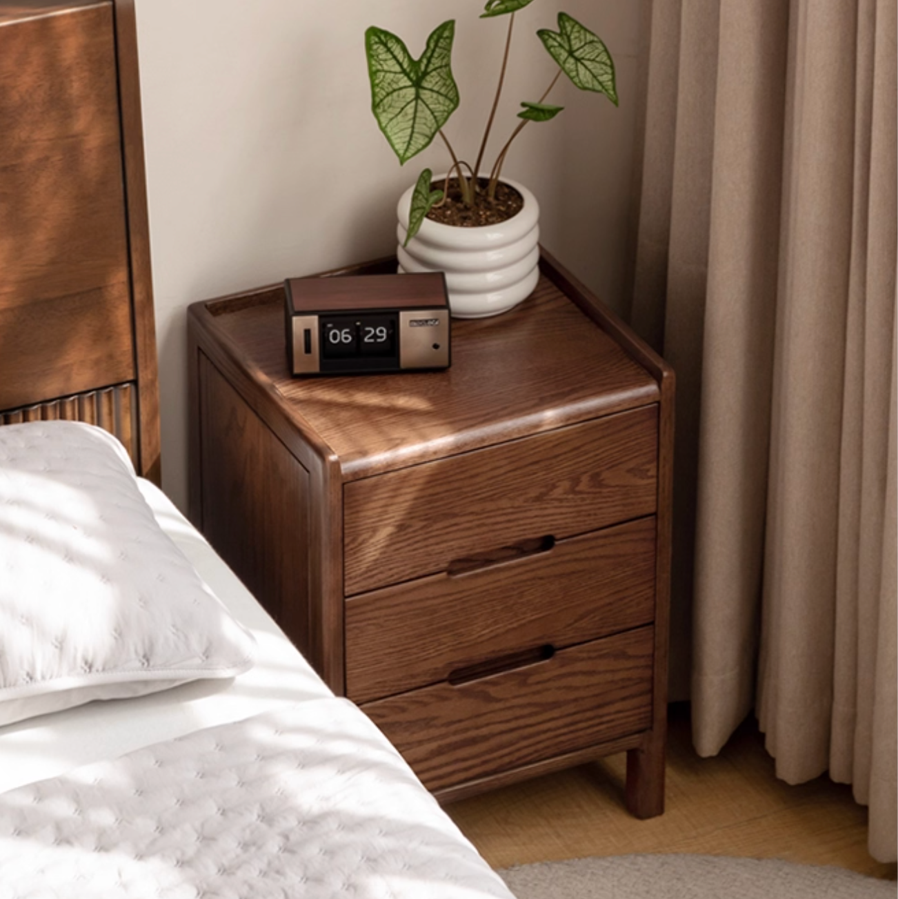 Rubberwood, Oak Solid Wood Simple Modern Style Nightstand