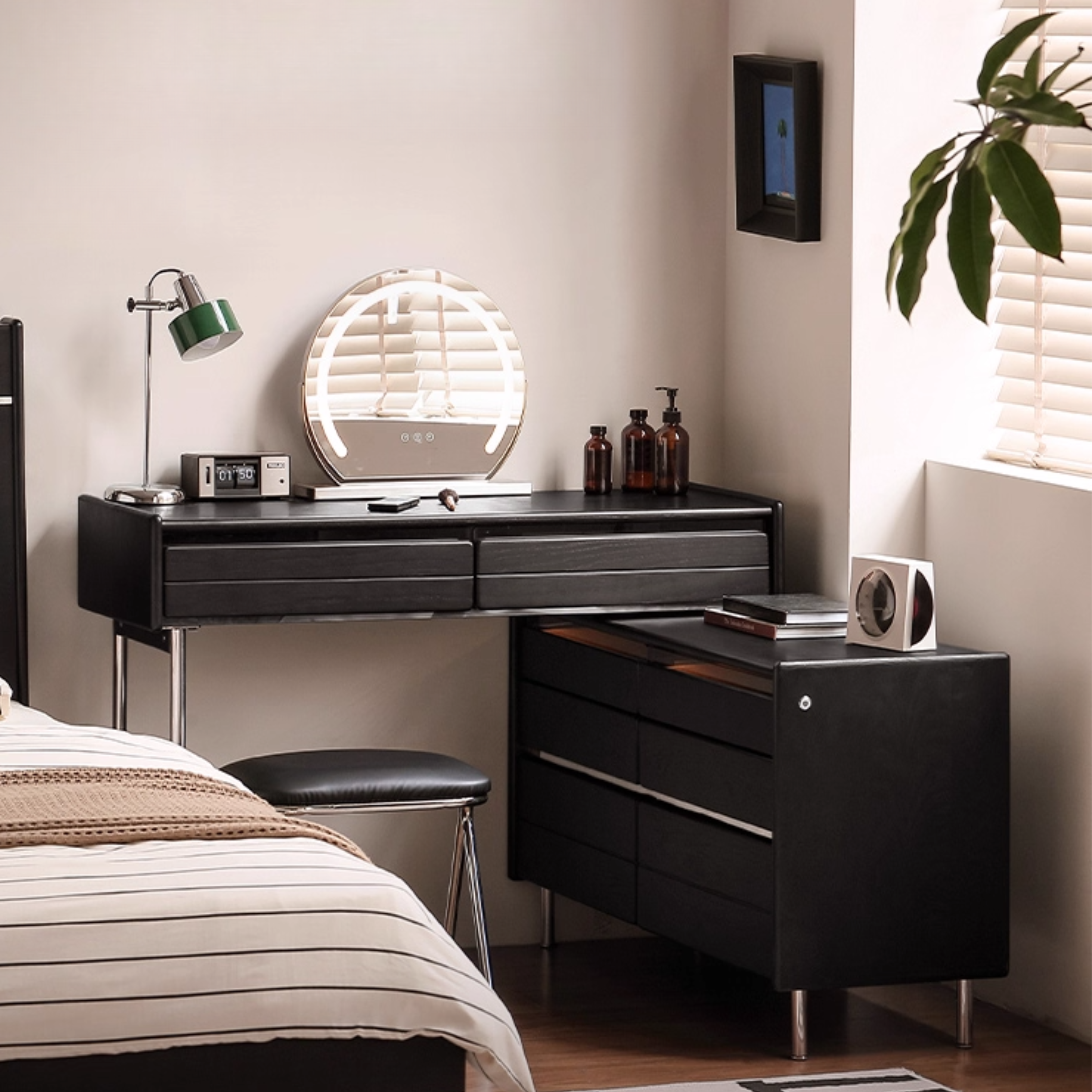 Ash Solid Wood Bauhaus Retractable Makeup Table