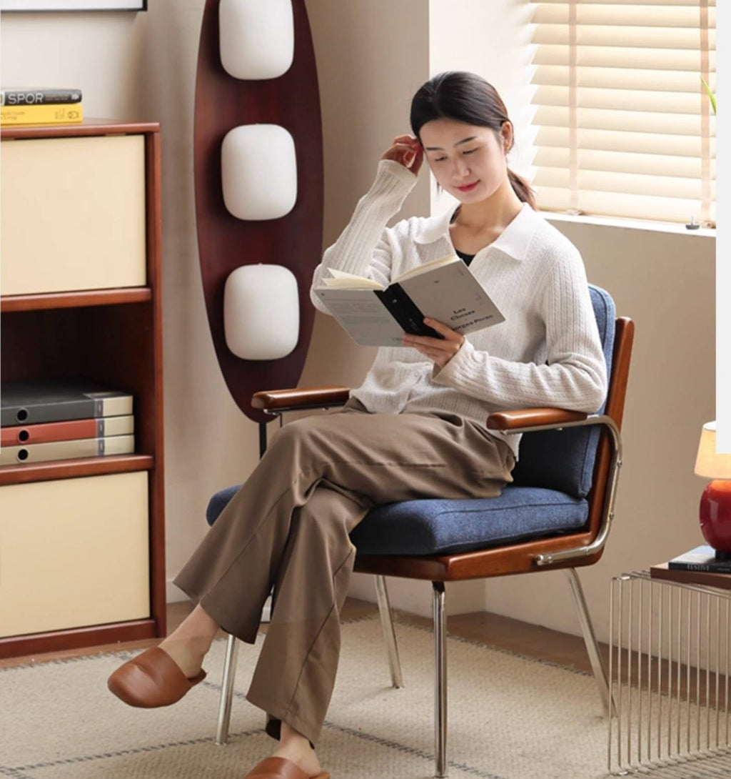 Solid Rubberwood Antique Style Leisure Armchair